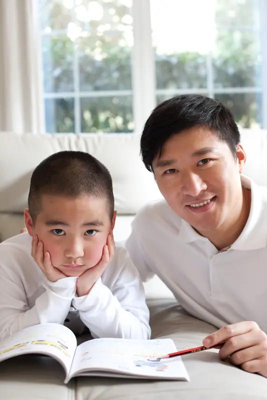 教育孩子的目的，绝不是把他们打造成考试机器。我觉得，是要让孩子成为有独立人格的人