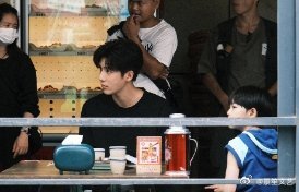 #王安宇杀青发了26张男头# 对王安宇没有抵抗力再正常不过！《陷入我们的热恋》这