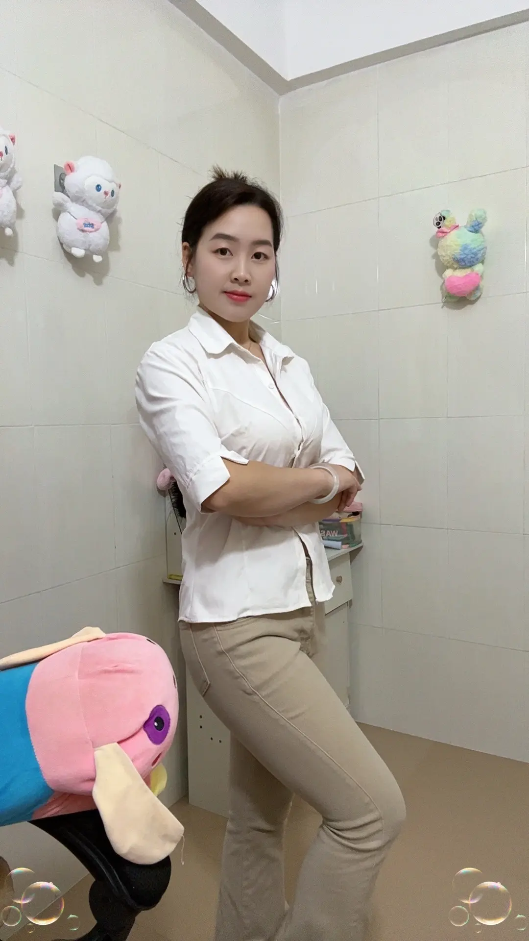 烧香的不一定是善人，乞讨的不一定是穷人，顺着你的不一定是好人，穿衣服的...