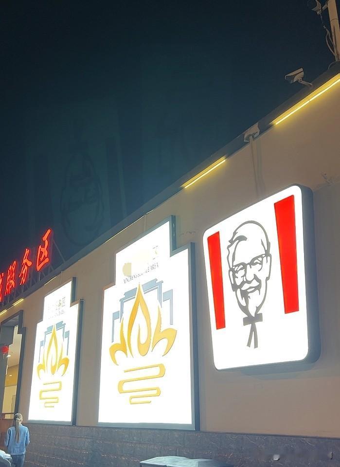 很多两广的人可能都知道，广东的服务区就是别的省份的服务区更好！

毕竟广东是国内