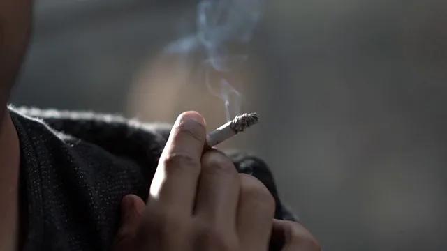 终于弄明白了
为什么老烟民一戒烟，肚子就大起来了
不是因为懒，也不是管不住嘴，而