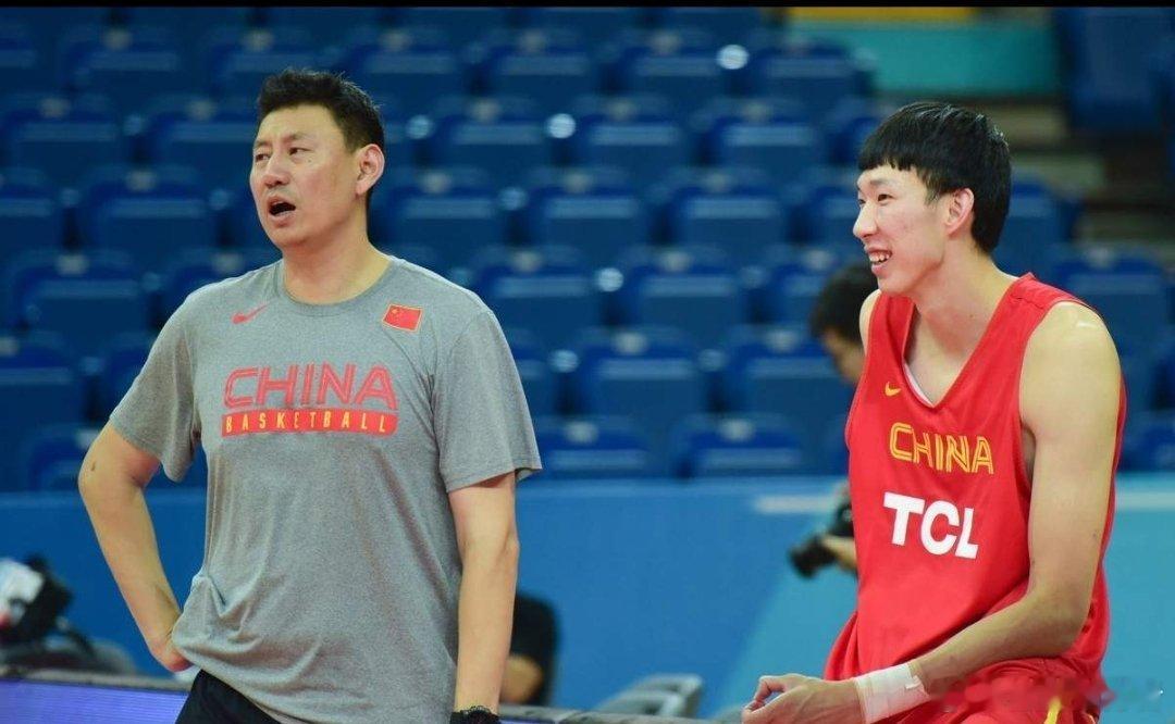 李楠2019年作为主教练带领中国男篮征战世界杯。小组赛领先波兰的情况下，最后时刻