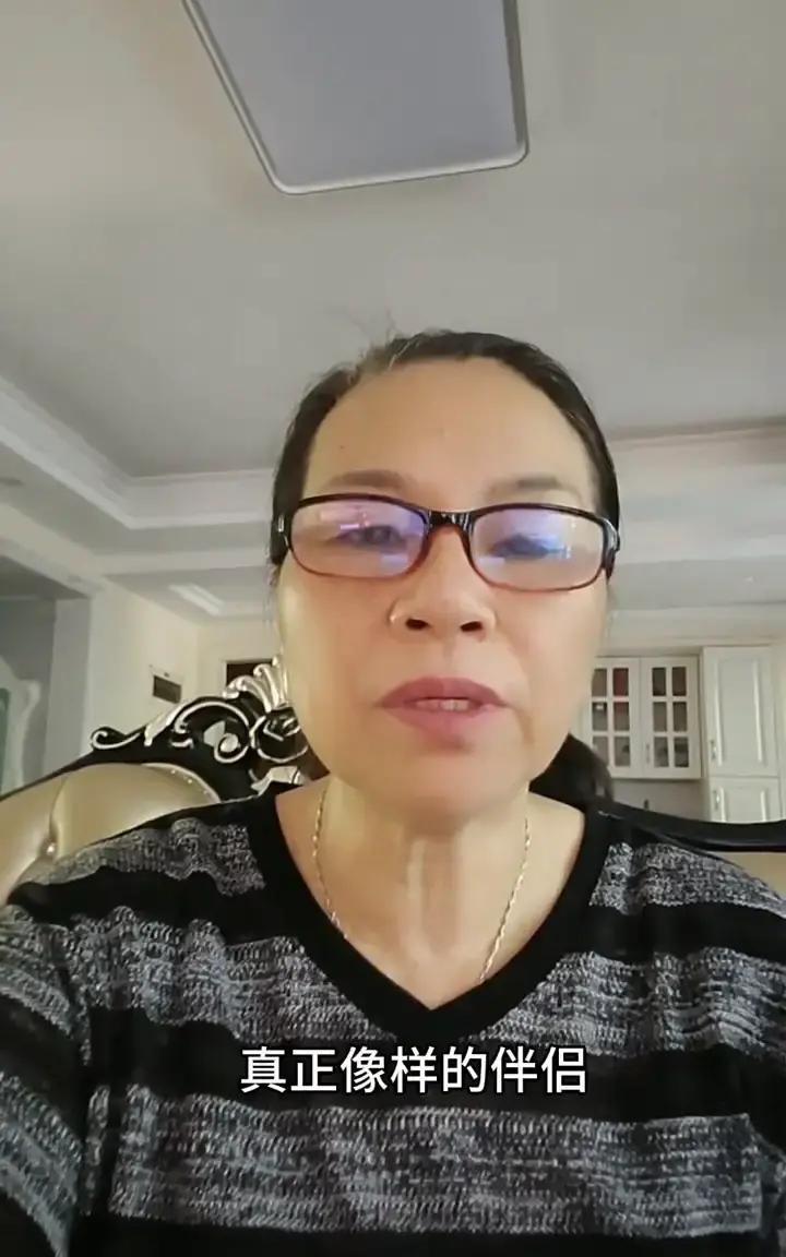 男人最怕的，不是没本事，而是把自己看得太高。

很多男人到了某个年纪，心里还是飘