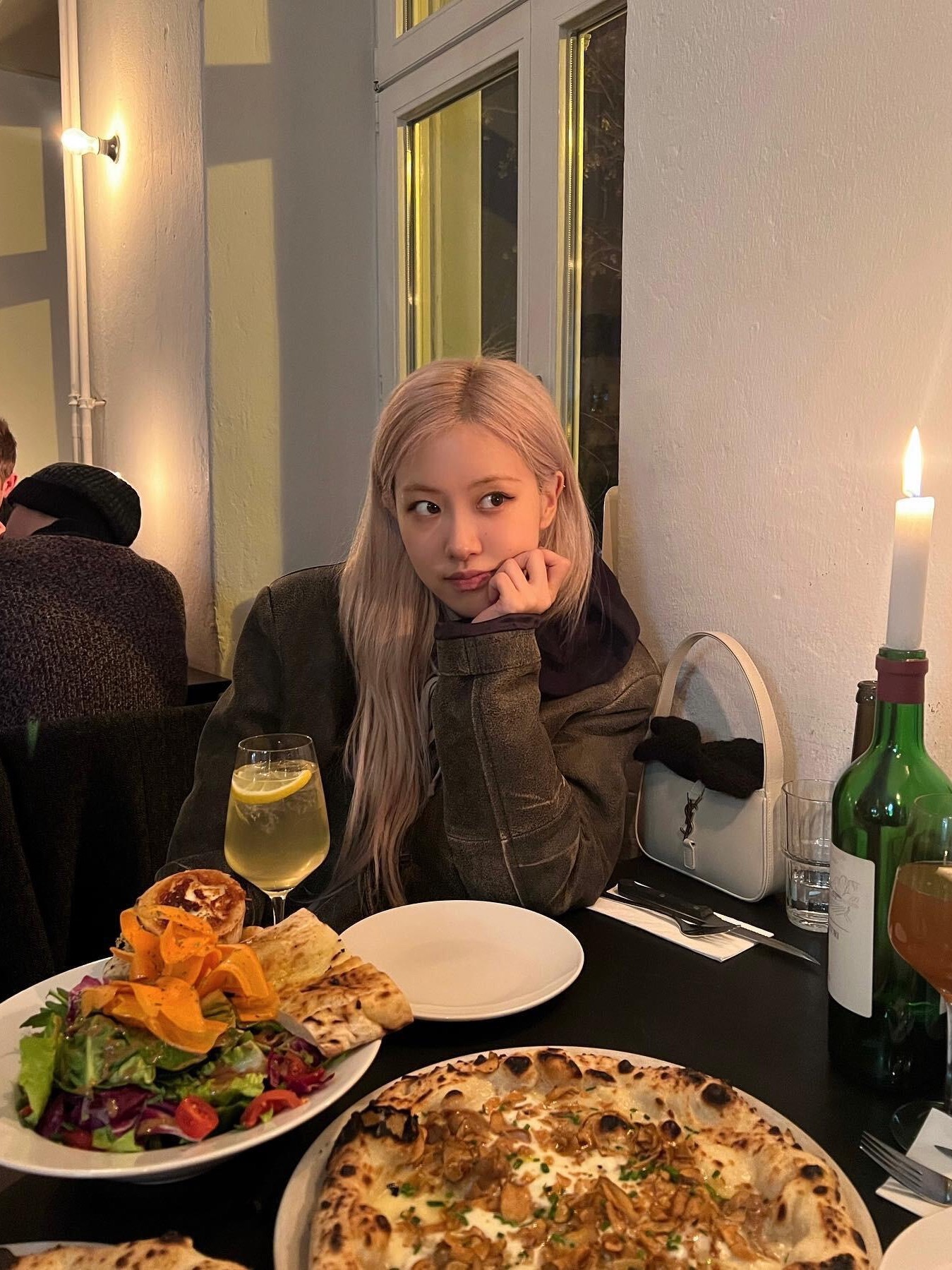 跟着朴彩英学吃饭拍照 适合i人的小幅度出片姿势 