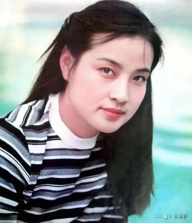 刘晓庆年轻的时候被称为“天然美女”，成为一代人心中的不老女神。

刘晓庆在当时众