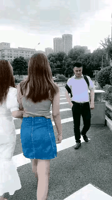 都说看美女有益健康！这哪是健康啊？这明明就是摔伤啊！

是男人的错吗？明明是女人