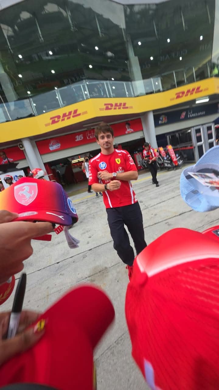 沉浸式猫走来（📸evelyn_belinda）2026f1巴林大奖赛雪邦站 ​