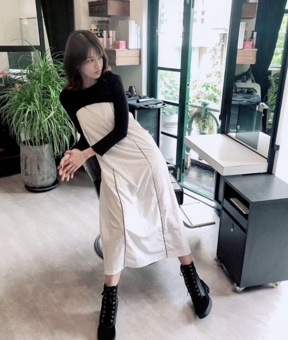 看起来是会爱听《下个星期去英国》的文艺淡女，日常生活中生过最大的气是看到小动物被
