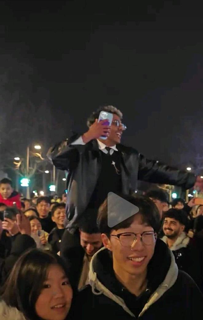 印度人跨年夜大喊大叫，处理结果来了，问问他还NB不
      2026年元旦跨