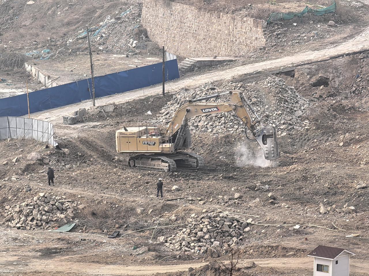 人类为什么要发动战争,互相撕杀?一是为了生存竞争所需要的资源而展开争夺，所有的生