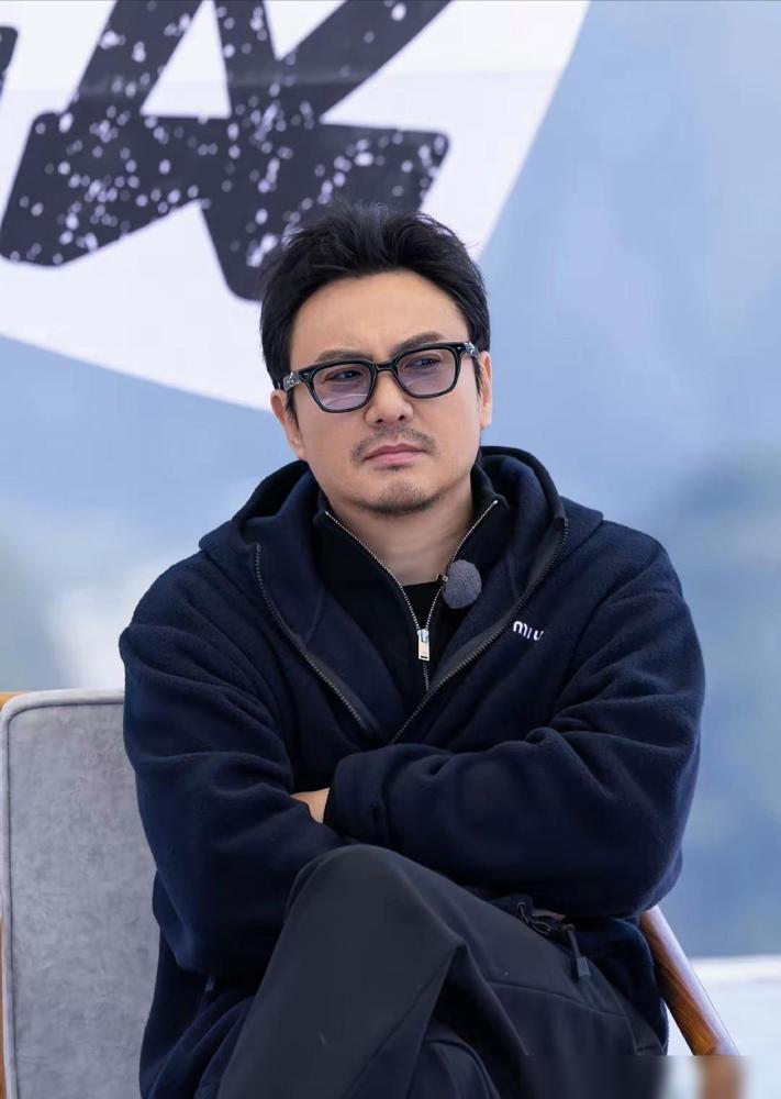 沈腾老婆一句“得把嘴洗洗”，马丽竟被网暴了整整10年。
你看王牌，他俩座位隔得