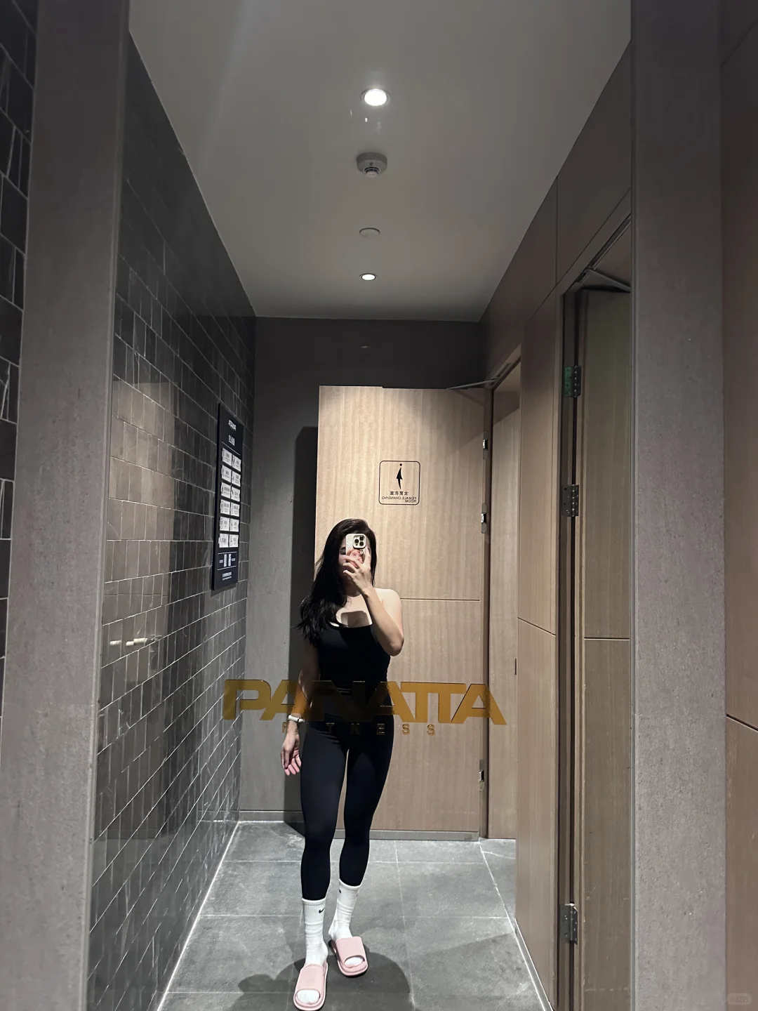 黑色永远显瘦 且神秘😏