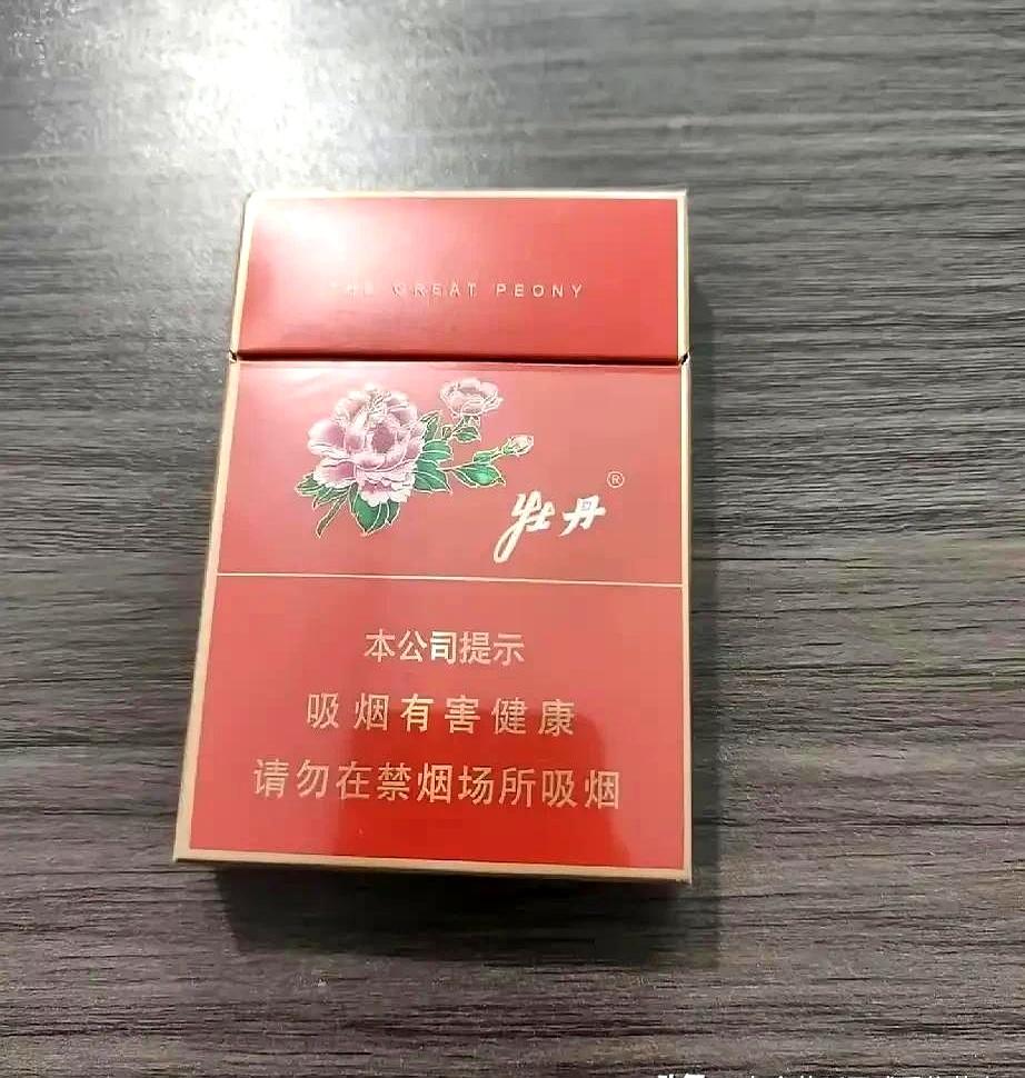 说破了天也没用，送了几千块的好烟全被他锁进柜子“吃灰”，我家公公这辈子就认准那十