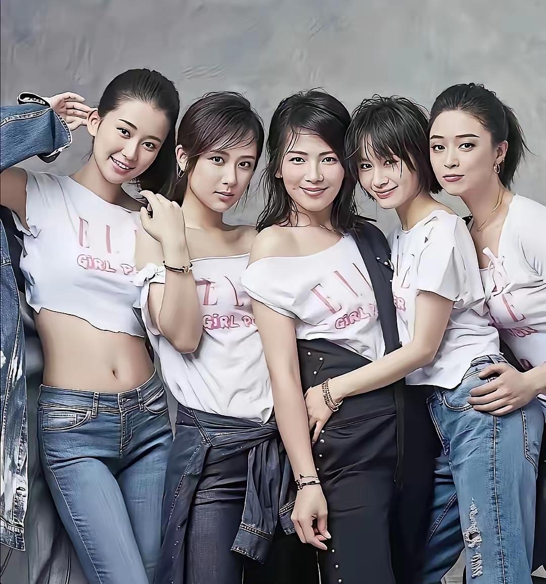 五位演员中，刘涛和杨紫是最受大家欢迎的，也是最接地气的两女位演员。刘涛反差感美女