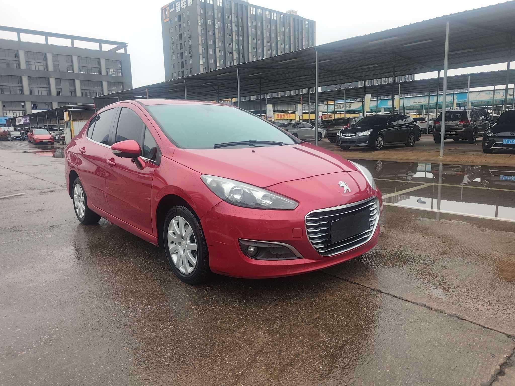 2018年标致308手动挡，1.6L黄金排量，10万万多公里，个人一手车源。法系