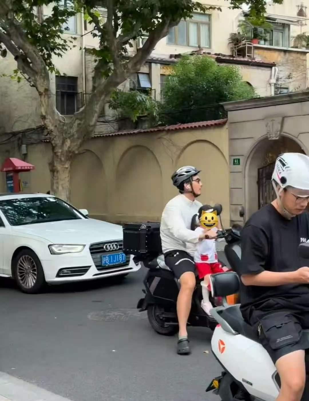 这届网友去哪都能偶遇明星 ​​​