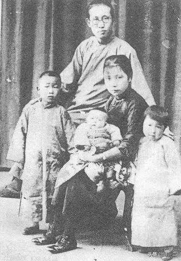 1933年，“清华四子”之一的诗人朱湘给妻子买了她爱吃的糖，妻子吃了之后故意说“