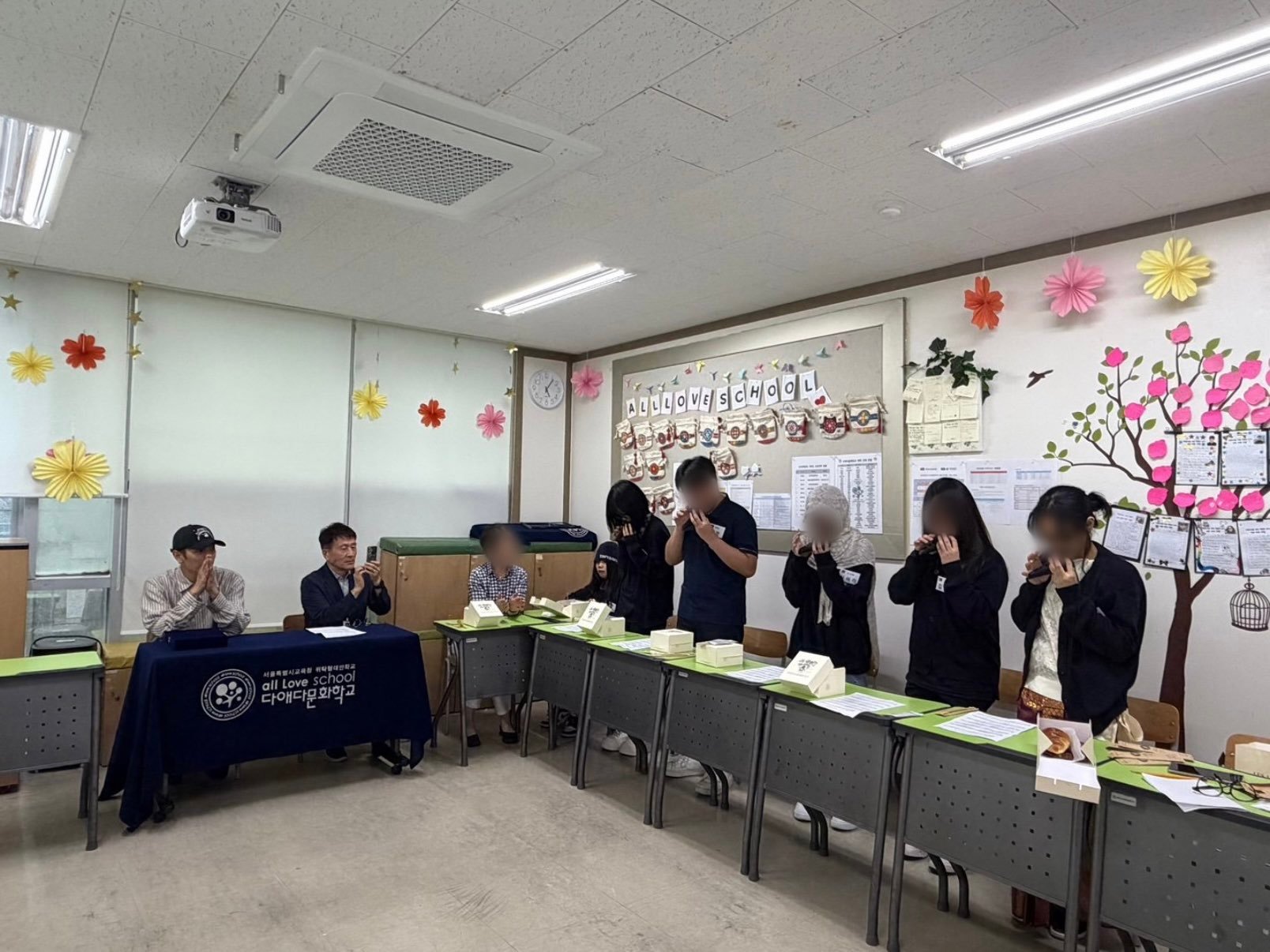 多爱多文化学校网站韩国代表偶像组合NCT的成员李泰容在2016年出道初期访问多爱