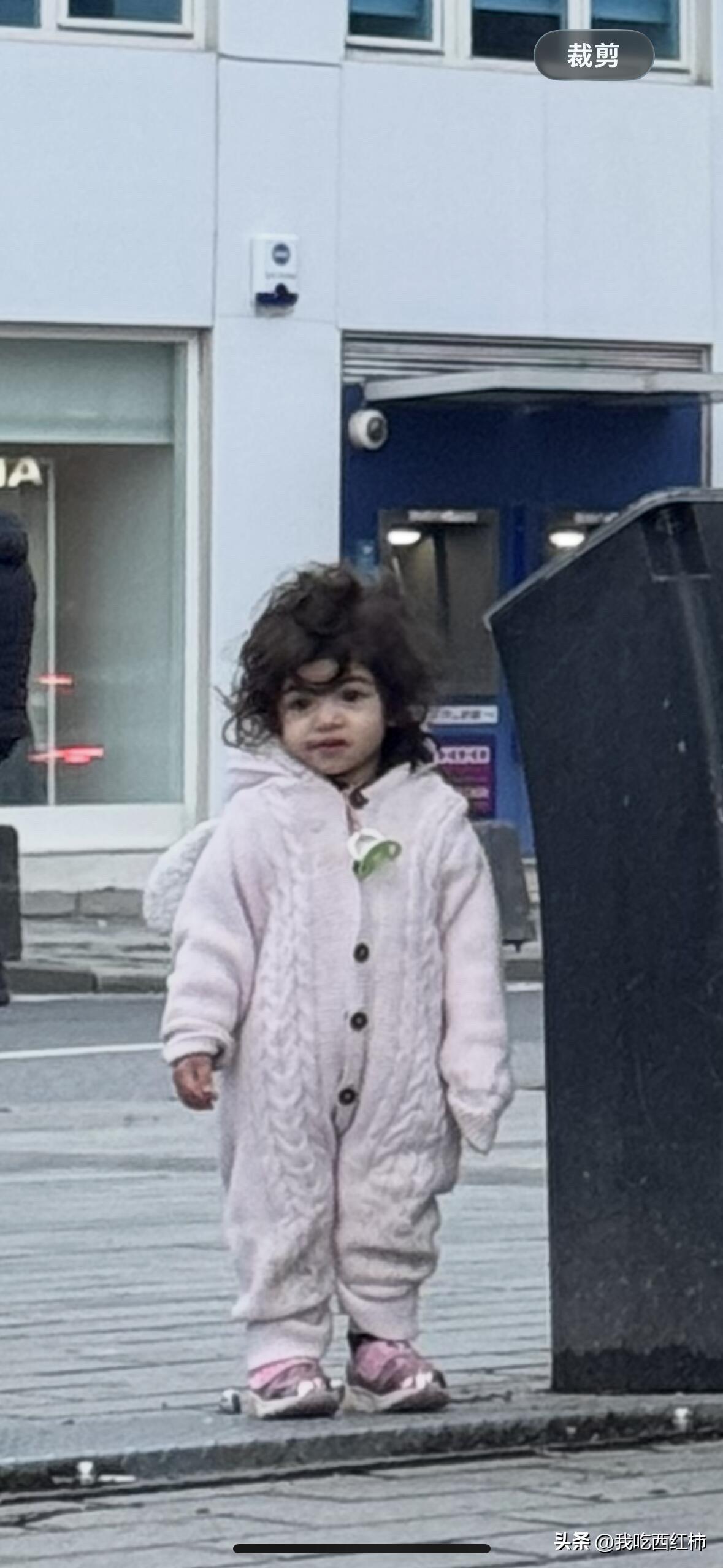 战争会带来什么？
上周在伊斯坦布尔city walk，
从加拉达塔大桥下来，
看