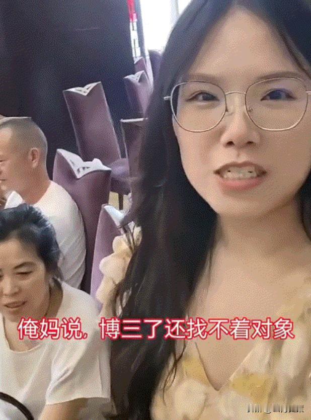 “笑不活了！”河南许昌，一女子听妈妈说自己还没有男朋友，亲戚都笑话了，于是在弟弟