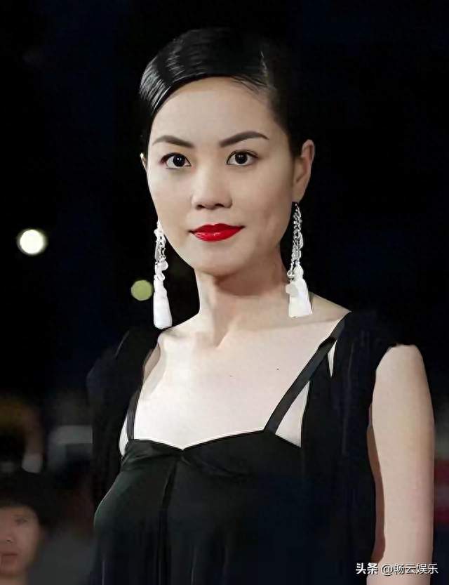 57岁卸下天后外壳，王菲的松弛，无关旁人眼中体面
