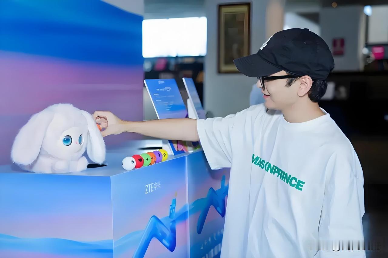 谁能想到，在北京中轴线上的百年古院里，竟然藏着让普通家庭变智能的黑科技。在走进去