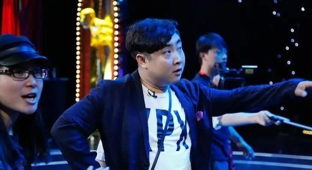 《欢乐喜剧人》停播纯属自己作死。前两季靠沈腾、贾玲等顶流确实好看，但节目组吃相太