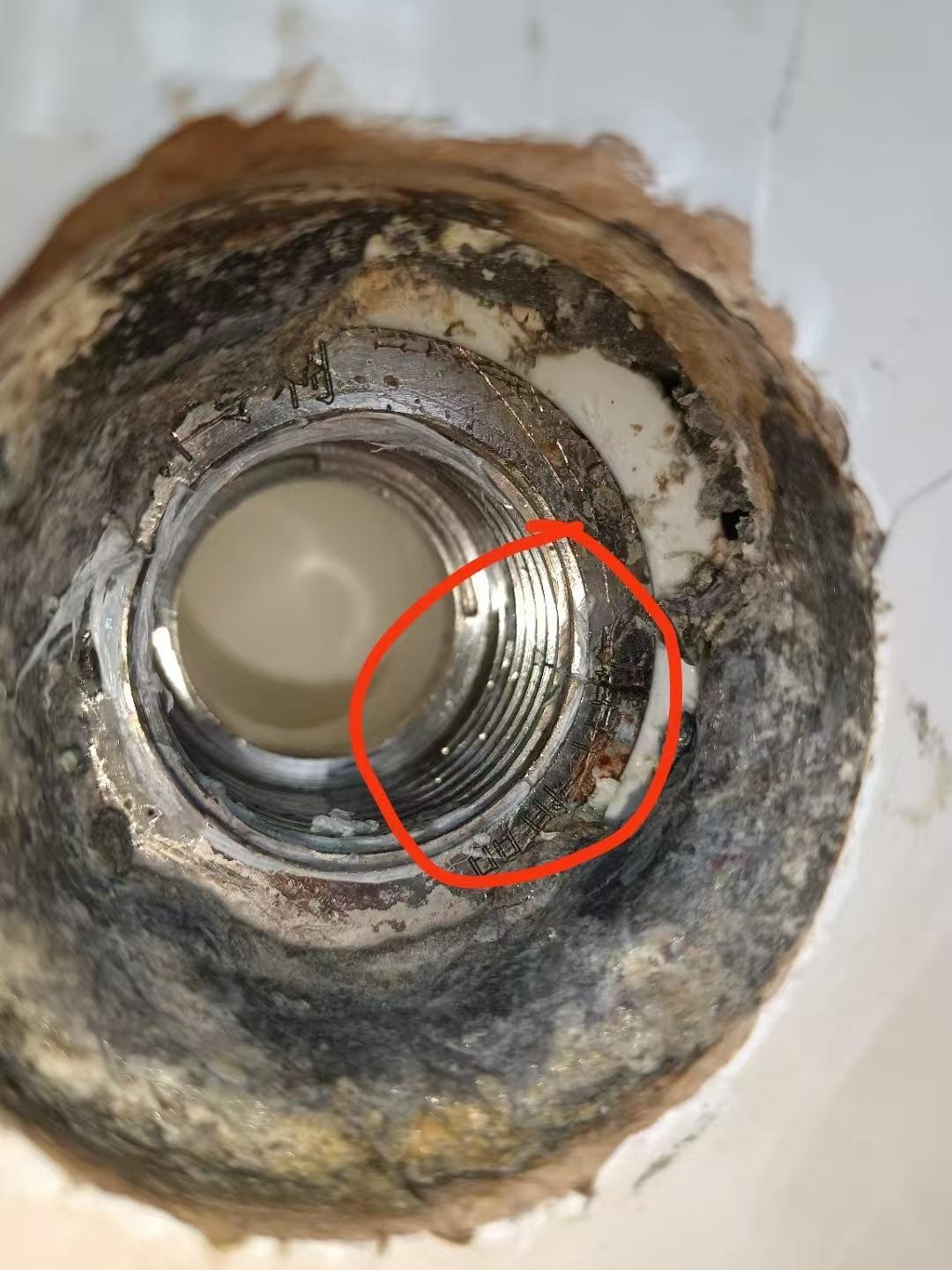 角阀漏水渗水，角阀开裂，这么补能解决水不渗到瓷砖里面吗厨房角阀漏水