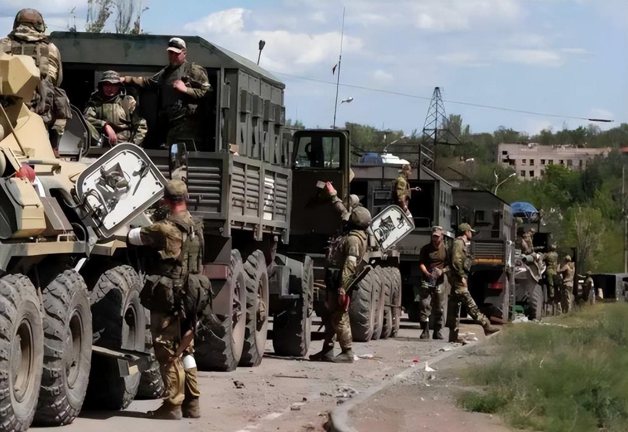 俄方称在红军城方向包围乌军31个营

最近，俄军宣布在红军城方向成功包围了乌克兰