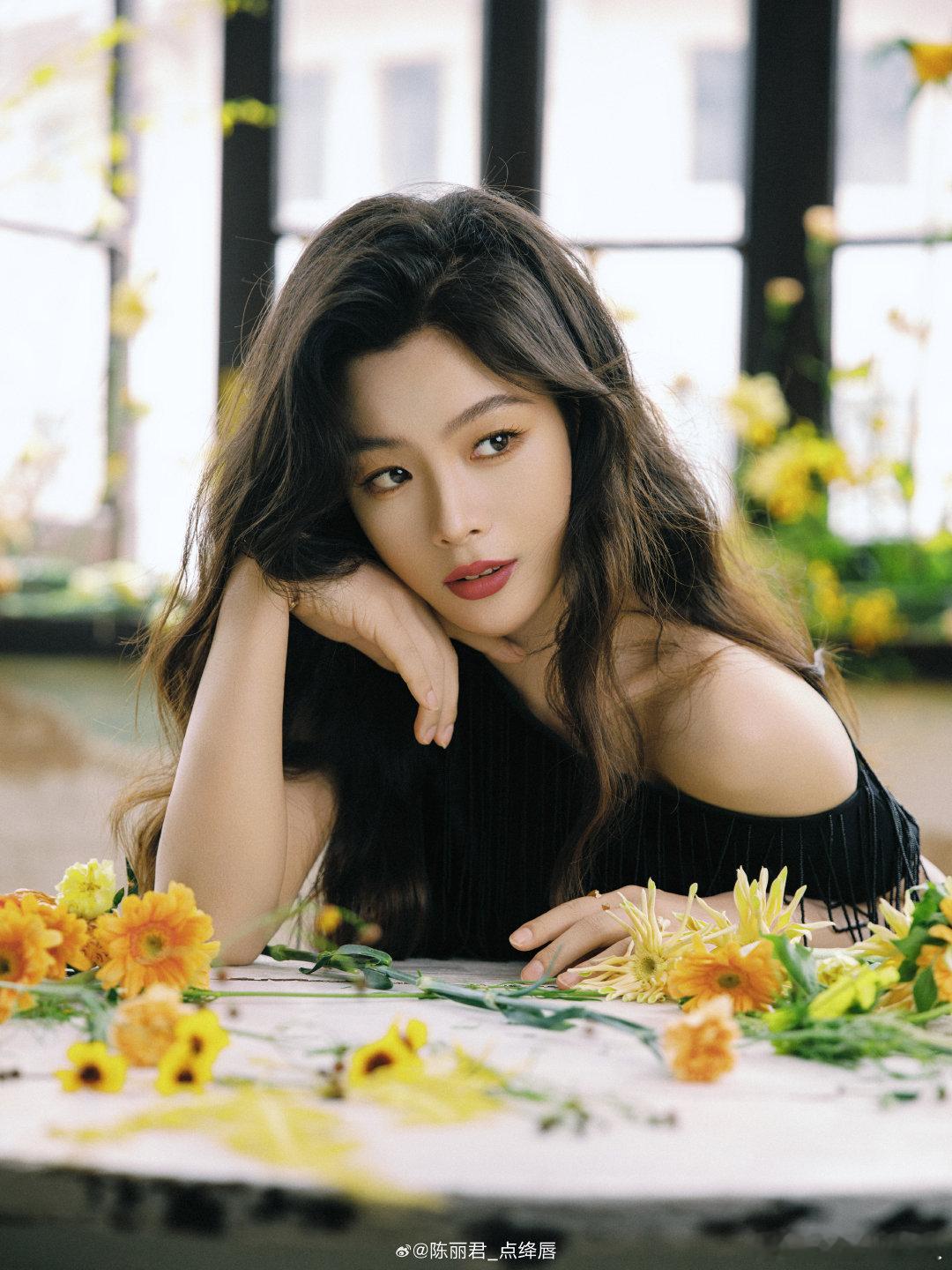 鞠婧祎陈丽君同框⭐️陈丽君 时尚芭莎年度派对 今天是既帅又美的姐姐～[打call