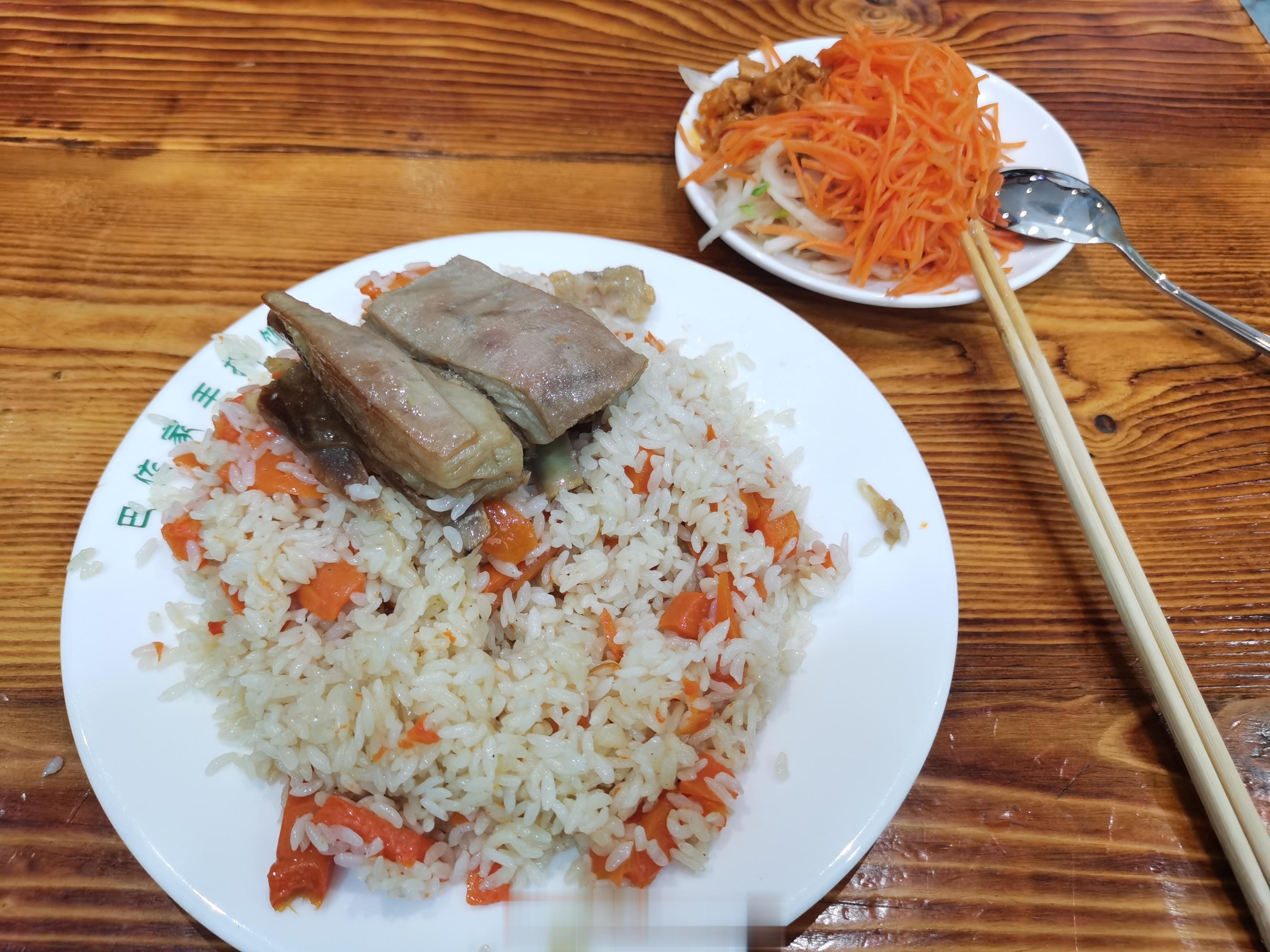 #吃货在这里# 安逸的很，这家新疆手抓饭是我平时的必吃榜  ​​​