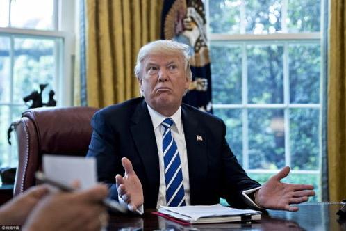 中国外交部向美国发出强烈警告，强烈敦促其不要对委内瑞拉采取任何军事行动。

在当