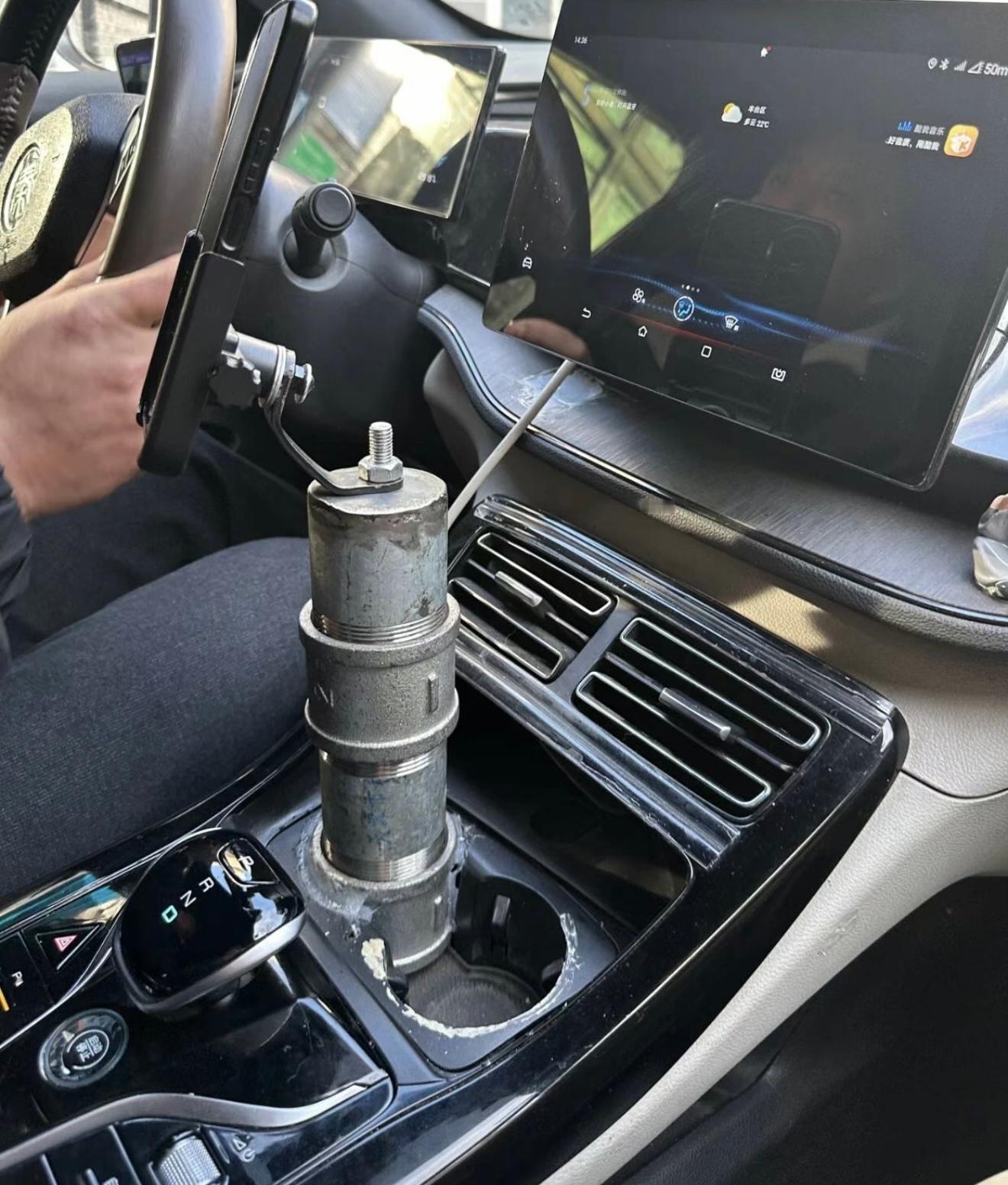 好硬核的手机支架啊