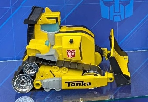 联动系列 通卡Tonka x 变形金刚 联名 新品初见：1. 擎天柱 翻斗车2.