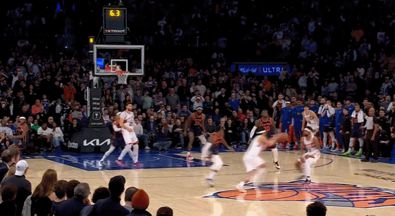 不是布克绝杀太牛逼，而是兰德尔和巴雷特防守太垃圾。给布克那么大的空间，一点防守压