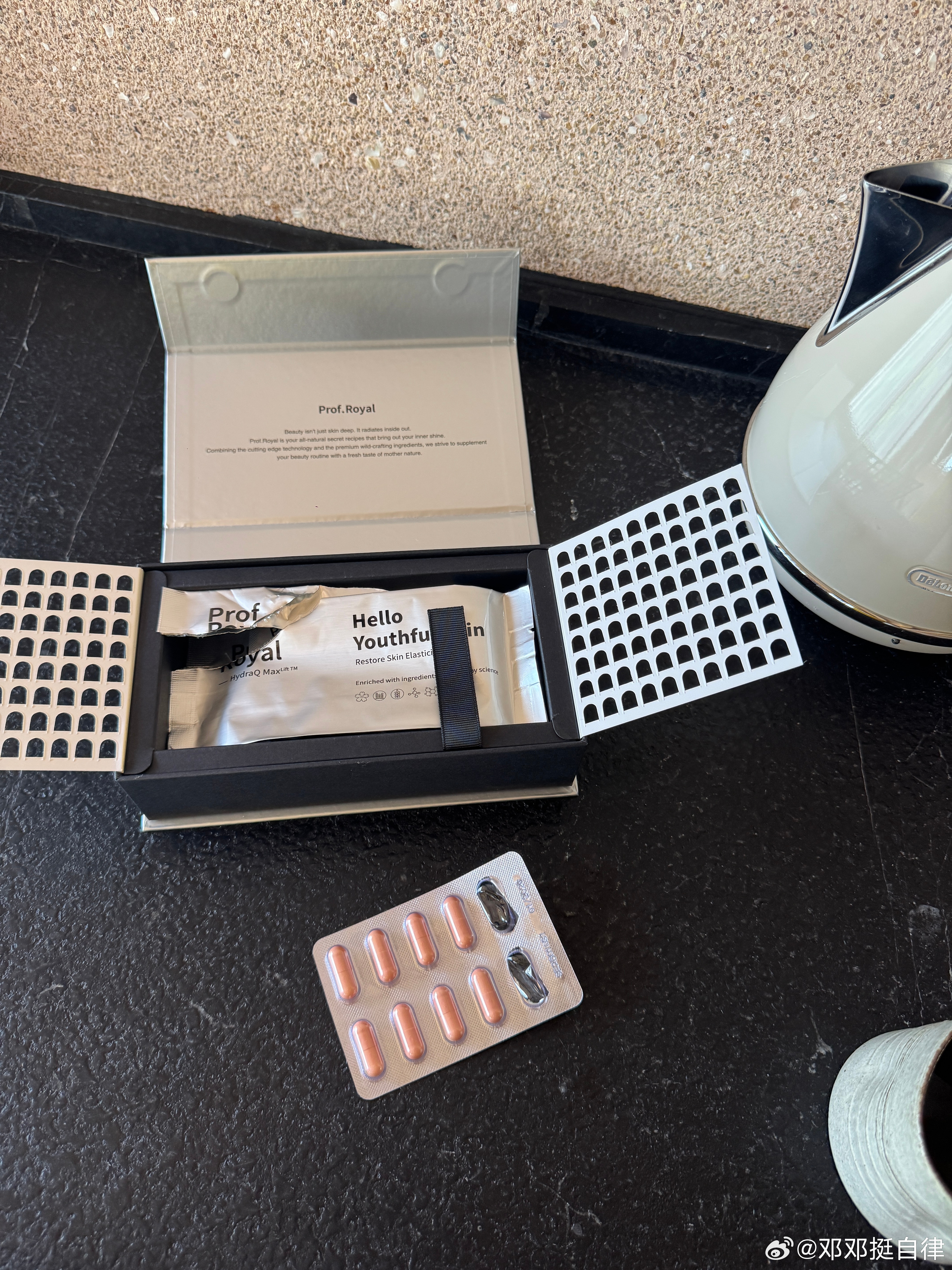 囤的胶原蛋白肽终于吃完了开始我的第二盒口周童颜丸🥰口周抗衰的内服天花板！ 