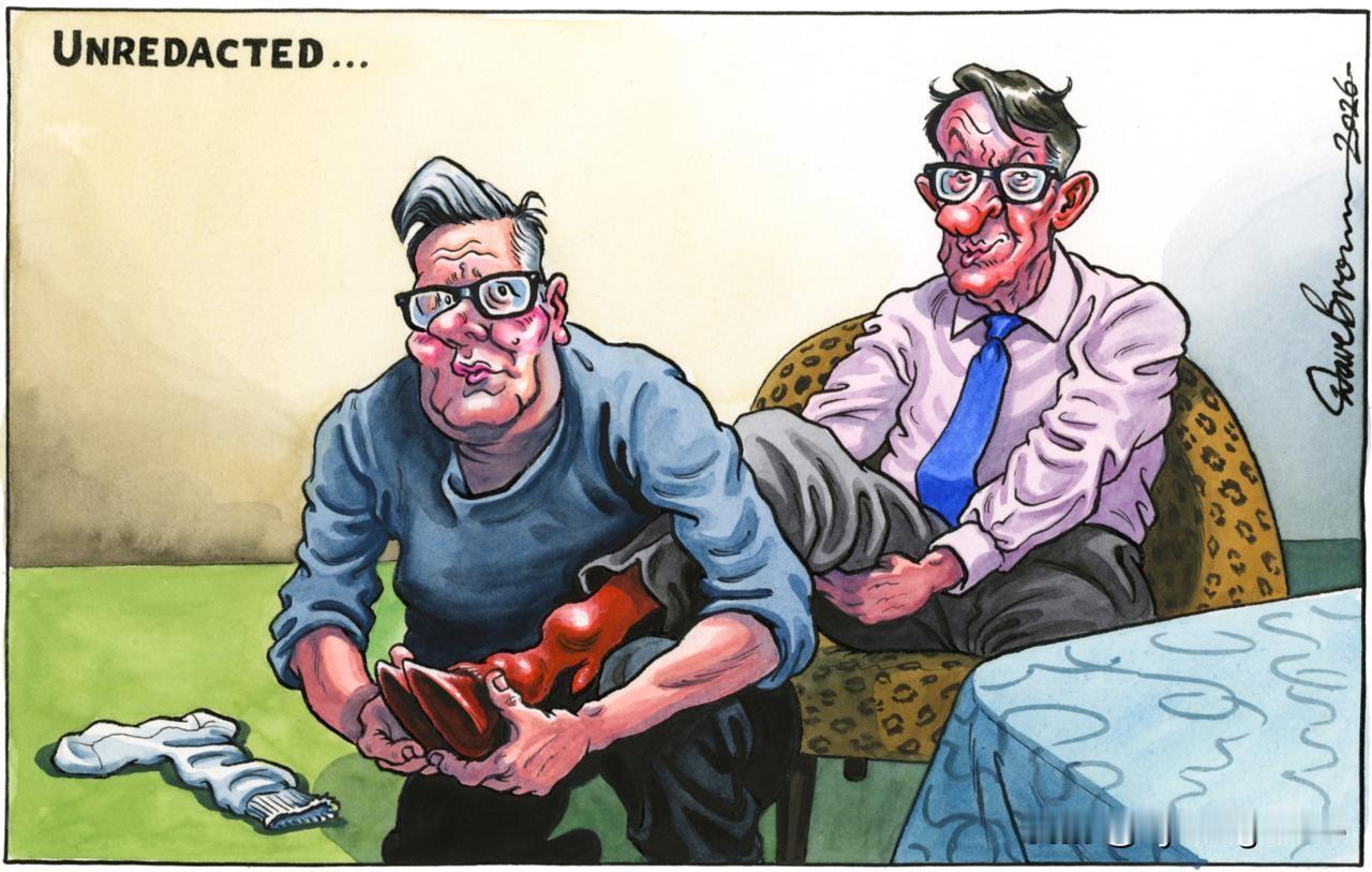 🇬🇧昨天英国媒体公布了另一张来自爱泼斯坦档案的照片，照片显示一名面部被遮挡的