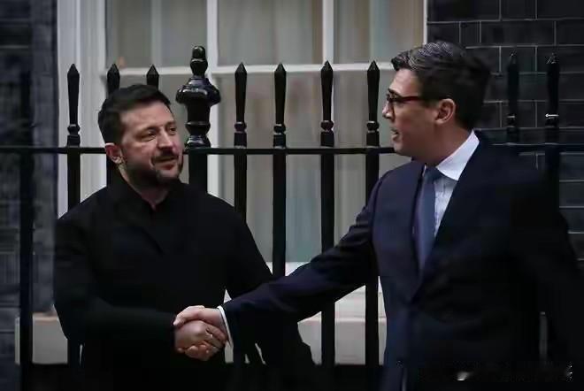 英国宣布要给乌克兰提供100亿英镑的援助！每到俄乌战争发生转机时，英国总会出来搅