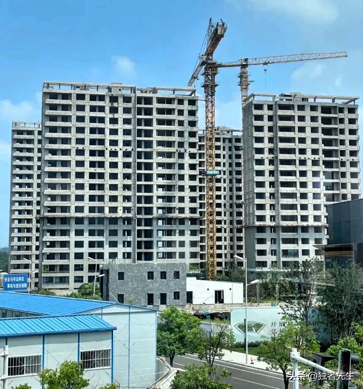 国企楼盘也烂尾，就在南京！

刚刚刷到南京楼市微信平台：

这几年，楼市下行，房