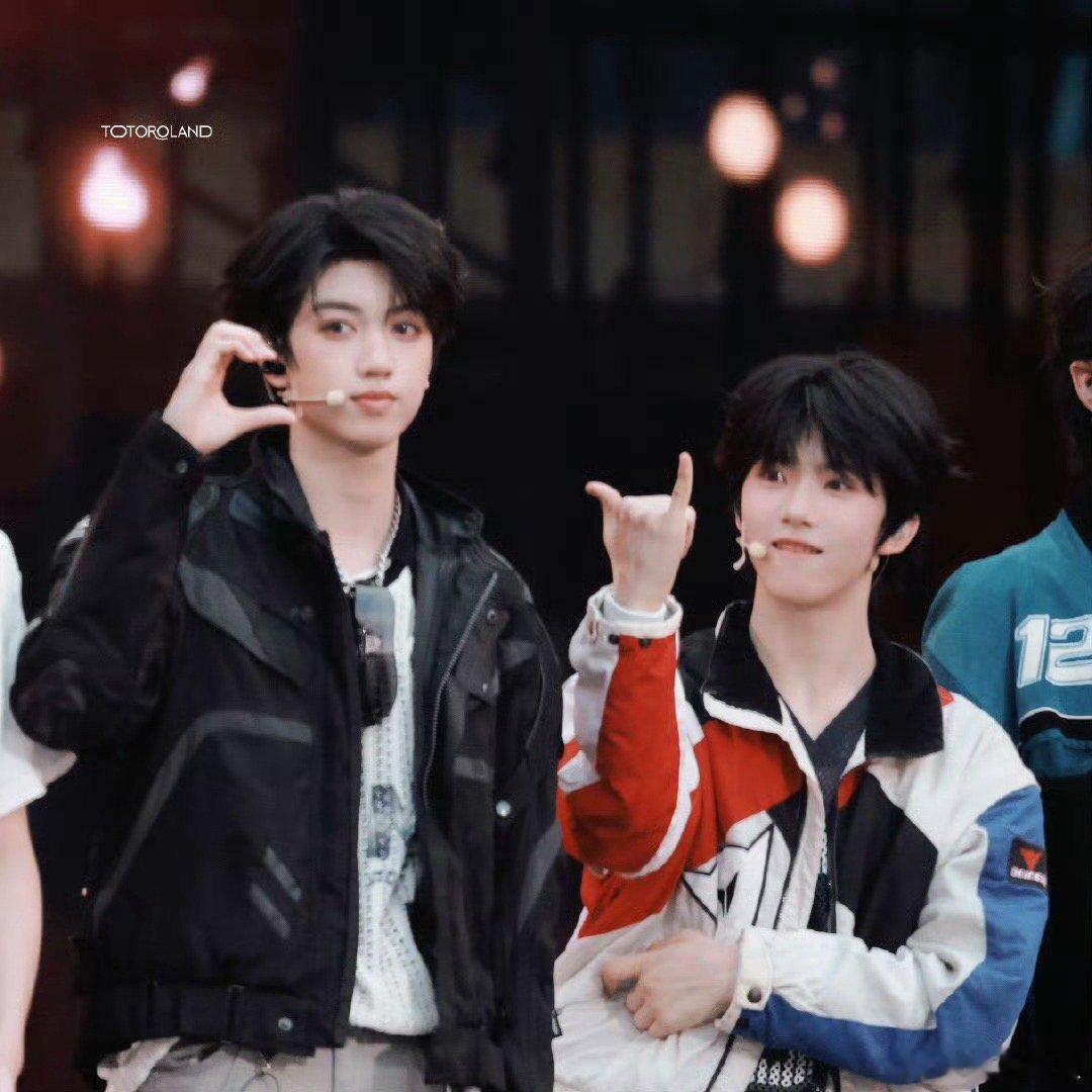 张桂源比张函瑞生日1018 满屏的1018，这组CP的糖点真的太好嗑了！不管是生