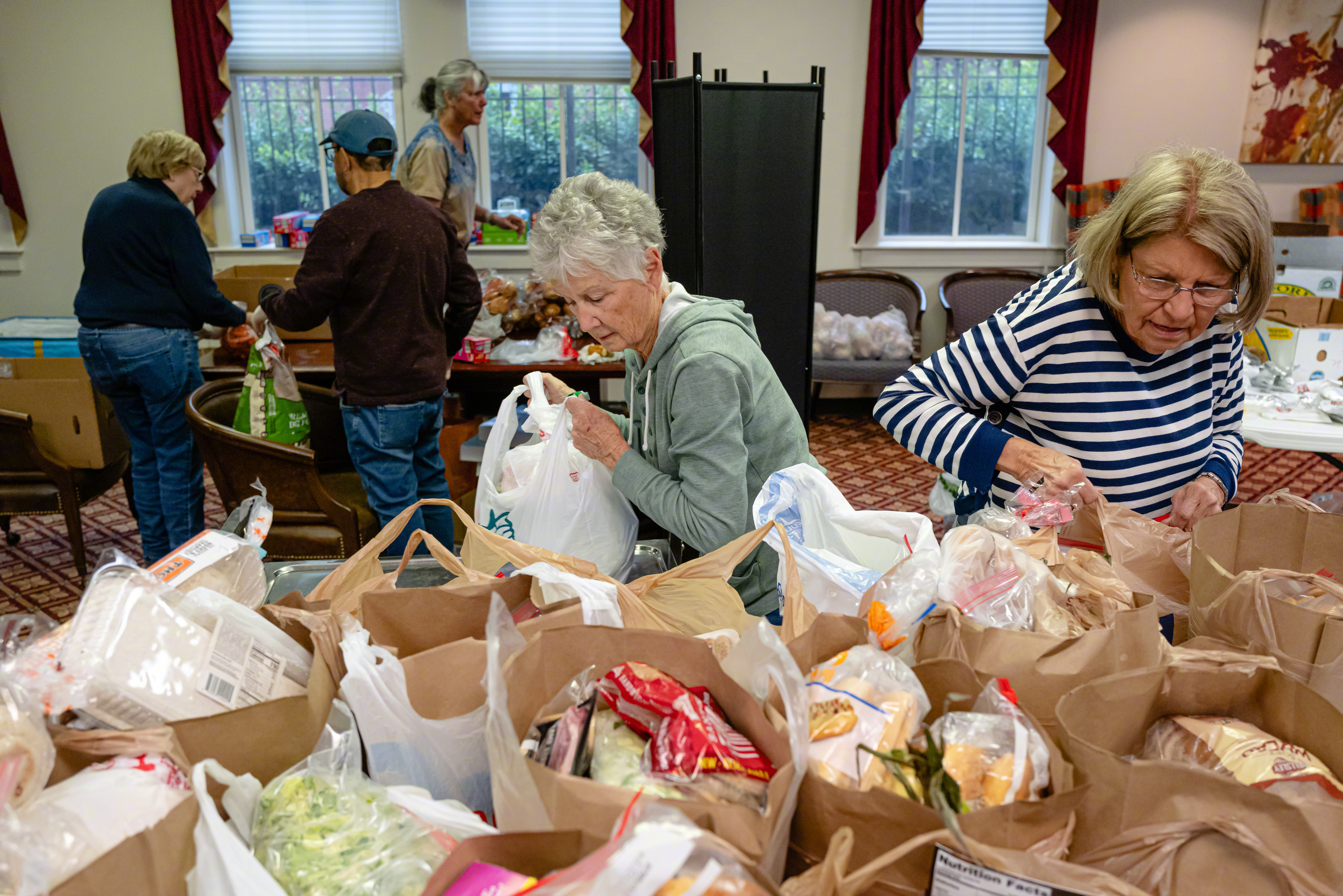 #特朗普正为4000万面临断粮人口筹资#【#美4000万人面临断粮#，特朗普：正