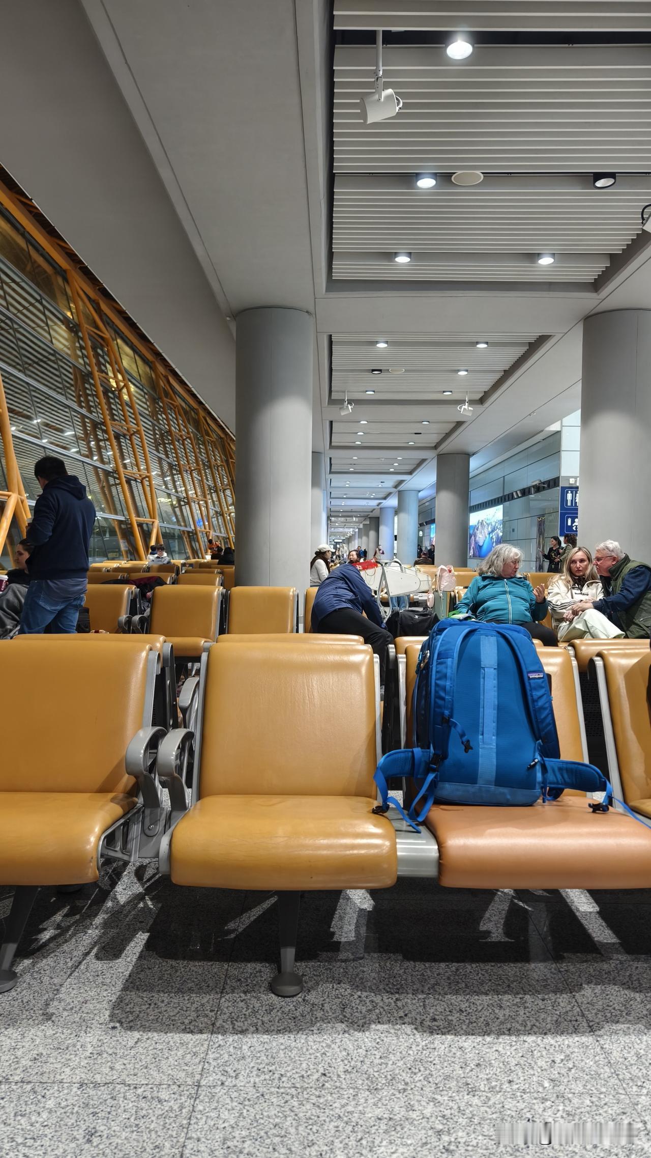 一场蓄谋已久的旅行就要开始了。
此时还在首都机场，等待出发。
每次一远行都很期待