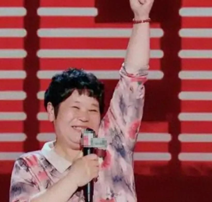 这几天那个说脱口秀的“房主任”老是上热搜，我本来想说几句的，因为她让我...