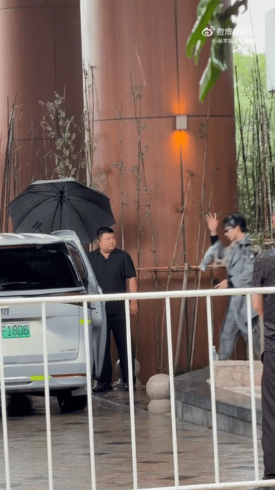 刘宇宁  大耳朵 大尾巴 狼王🐺？推子你太棒啦～好期待🥰刘宇宁开始推理吧 C