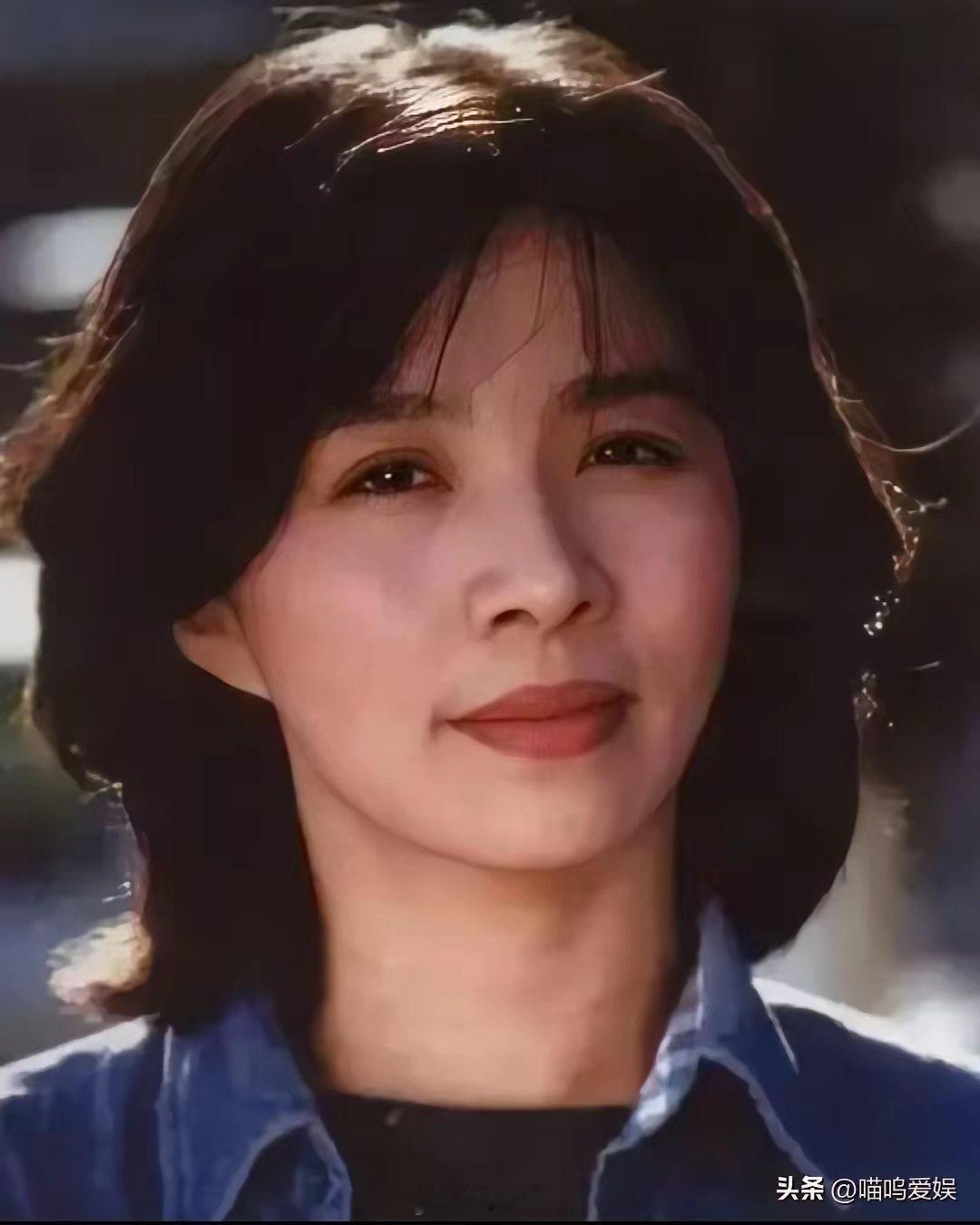 《小巷人家》演得最好的是庄家阿婆，别说没有痕迹了，简直就是那么个人，不是融入人物