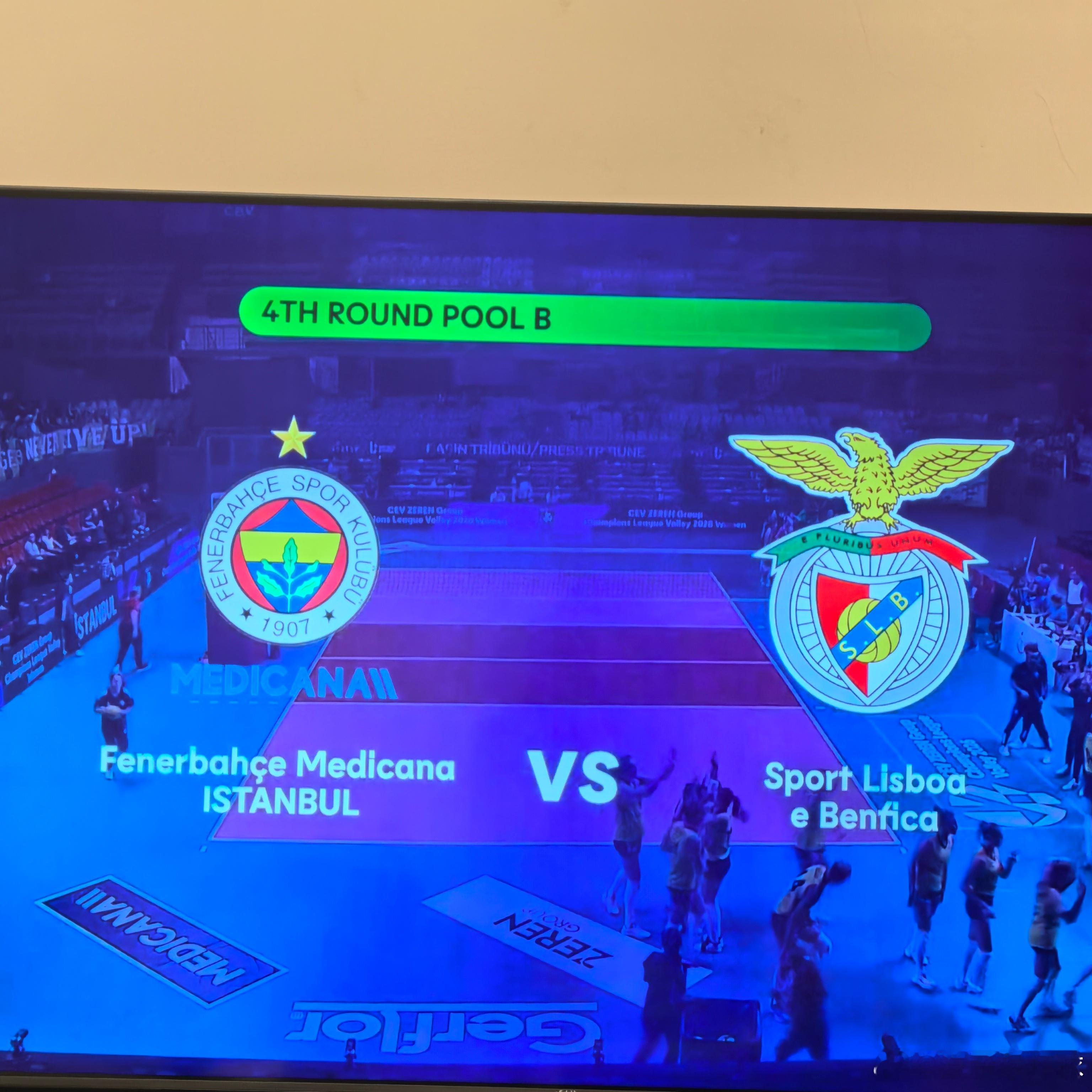 看不到足球的费内巴赫切vs本菲卡，看看排球的也不错，切廷女士回家了～ 