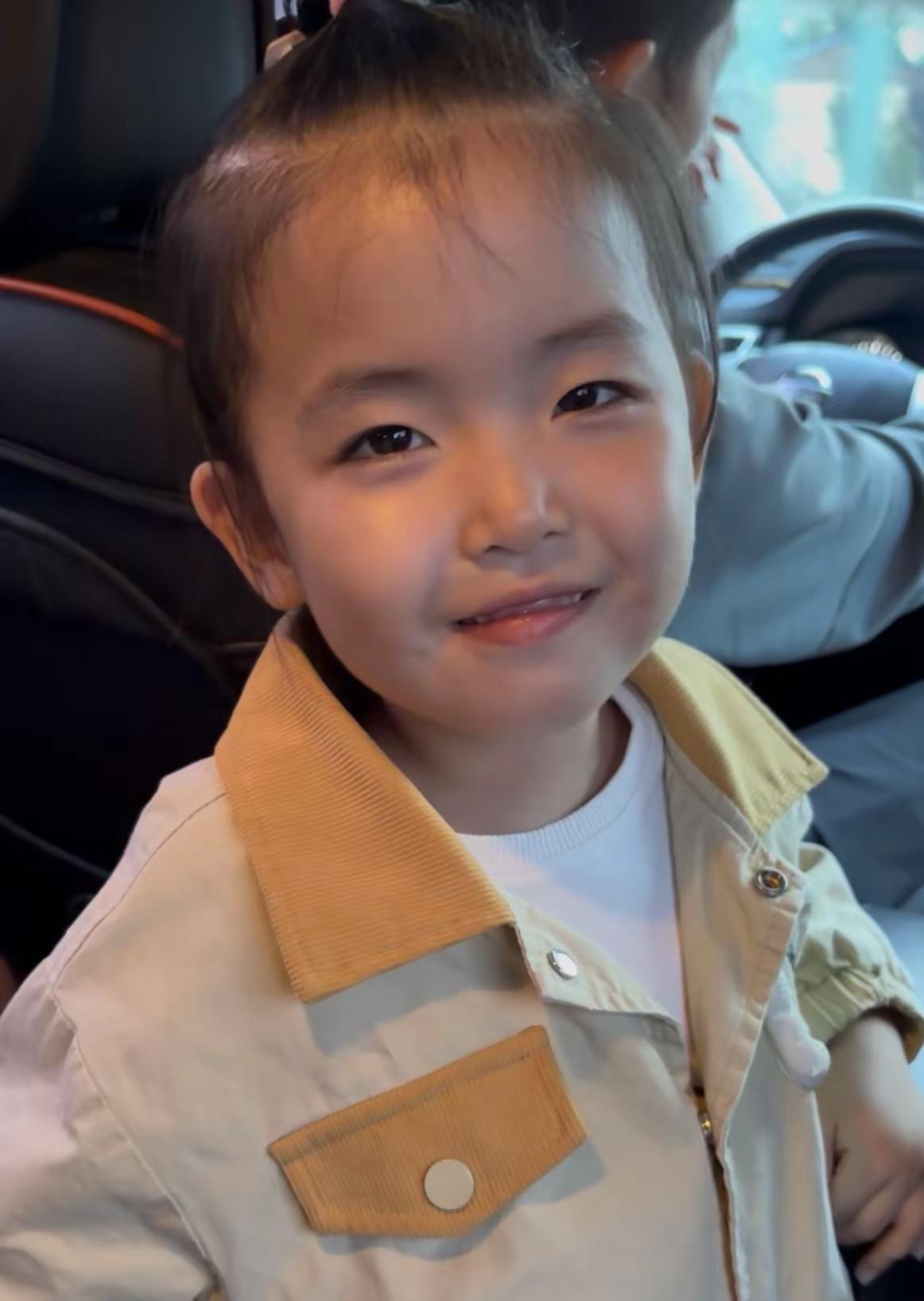小闺蜜👧对我的爱，永远都拿得出手。安迪小朋友正和我视频呢，突然给挂断了，我还纳