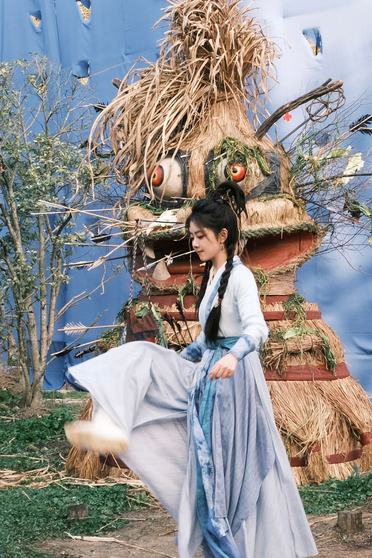 谭松韵今天亮相两卫视三平台谭松韵今天两卫视三平台陪观众跨年！两卫视：湖南卫视·跨