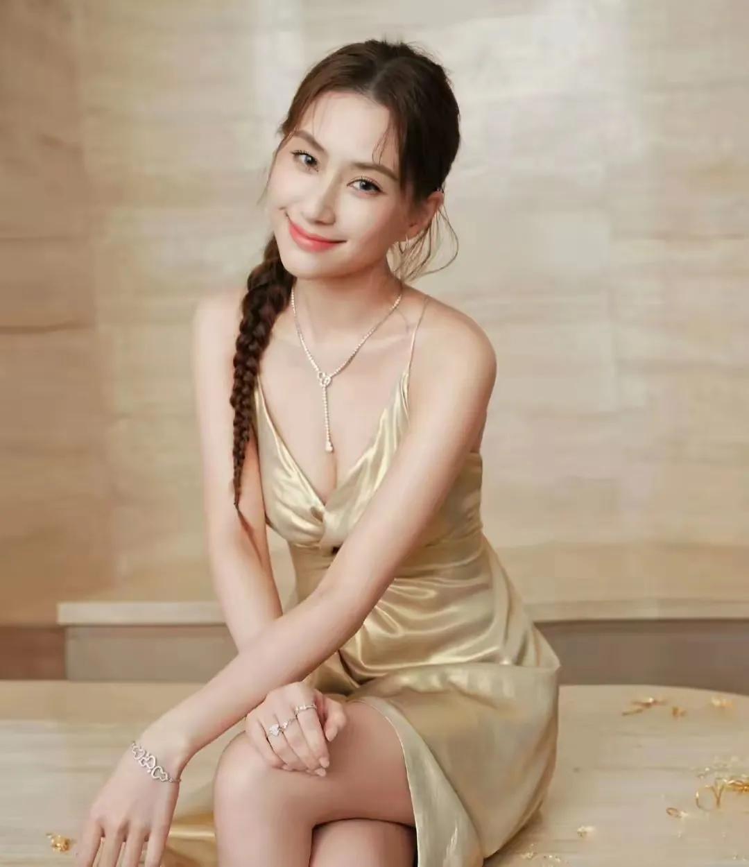 这回何超莲假如恢复了单身，还有哪路神仙敢娶她？

八千万只是娶她的一个名分。资源