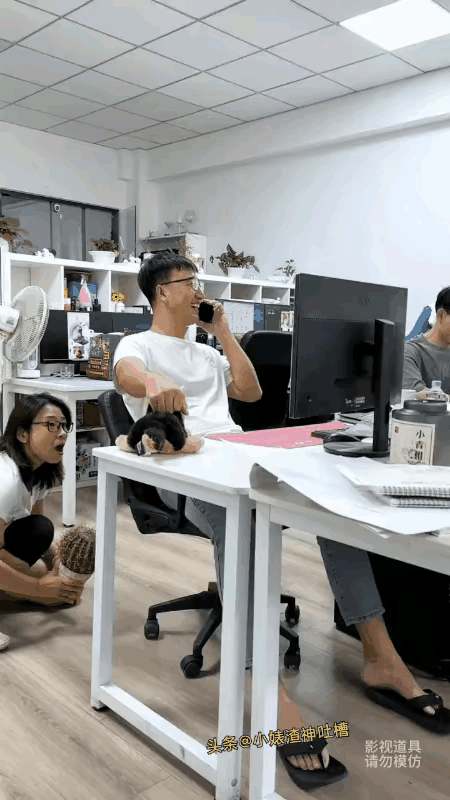 这大姐玩笑开大了！本来是图个乐呵，结果闹出伤人又损财的麻烦，这下可真笑不出来了。